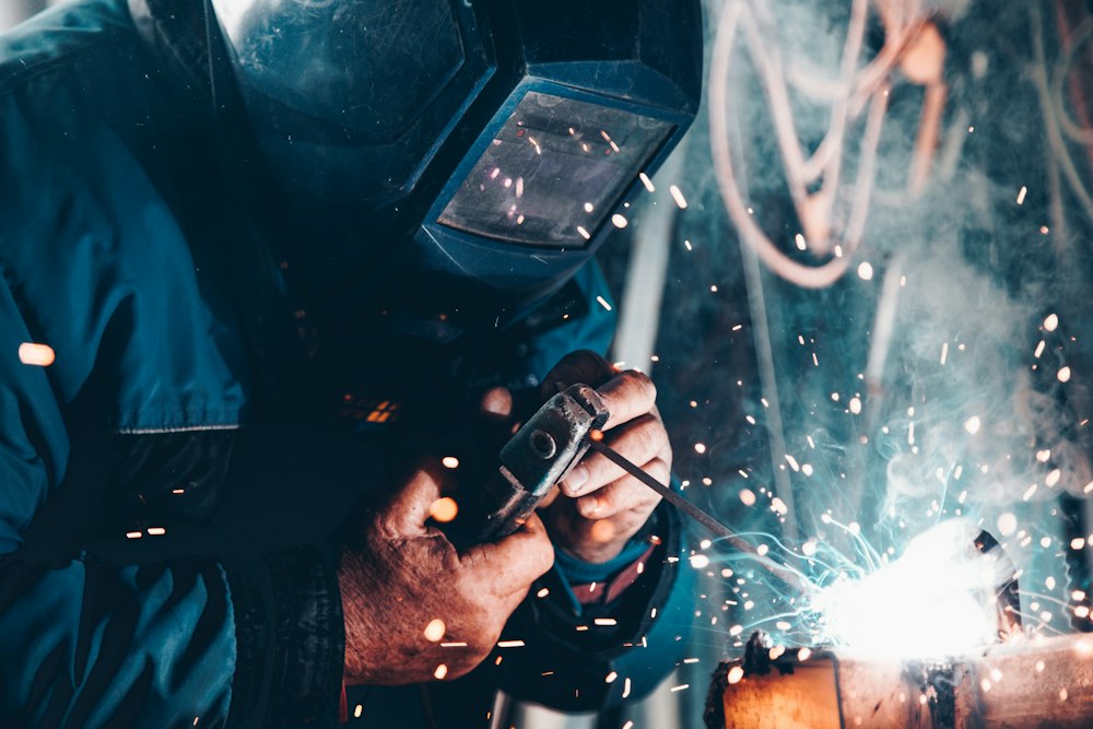 Industrial vibration motor and screening plant VibratorTech
